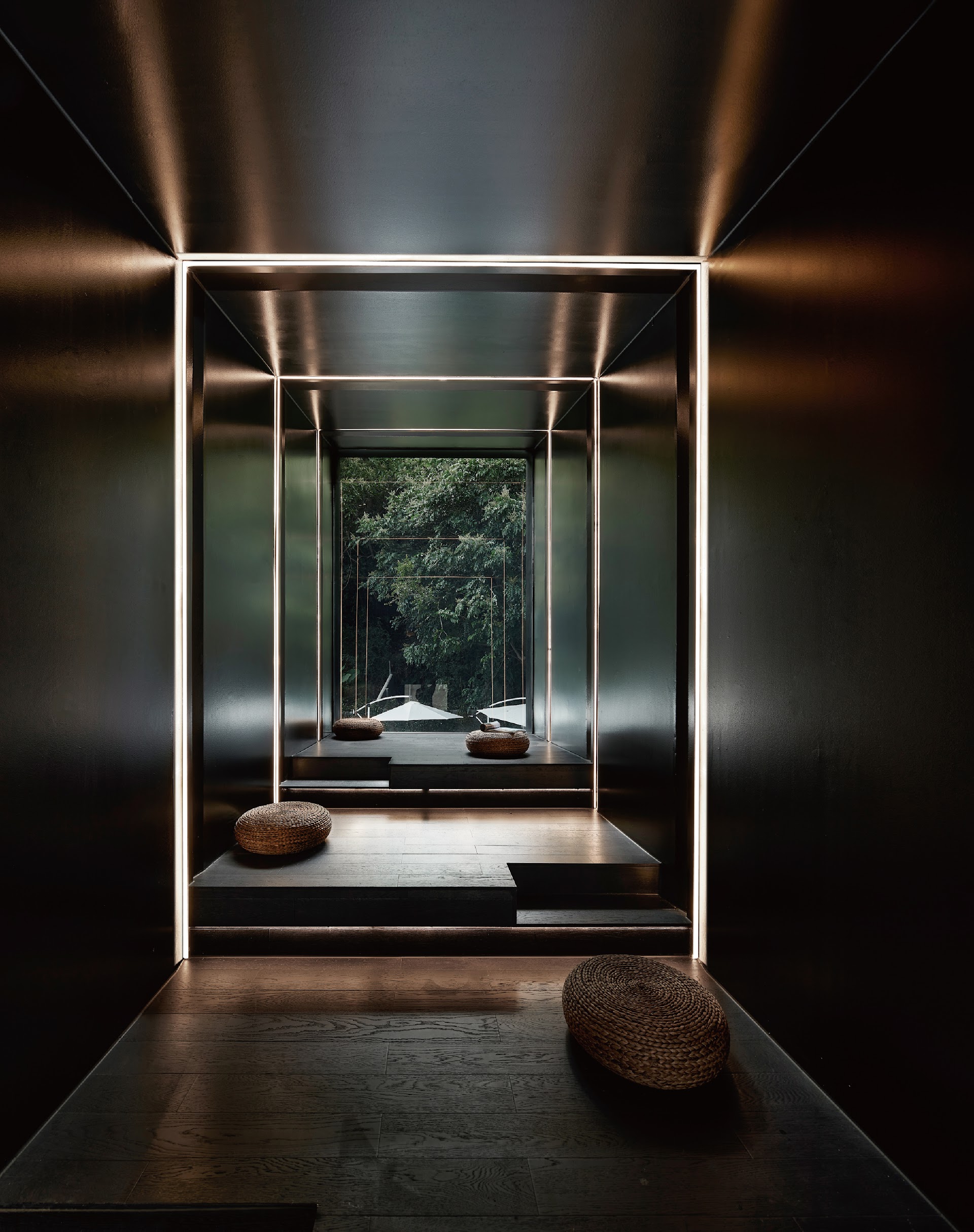 Moorgen Luca Light Strip architectural light — scene view